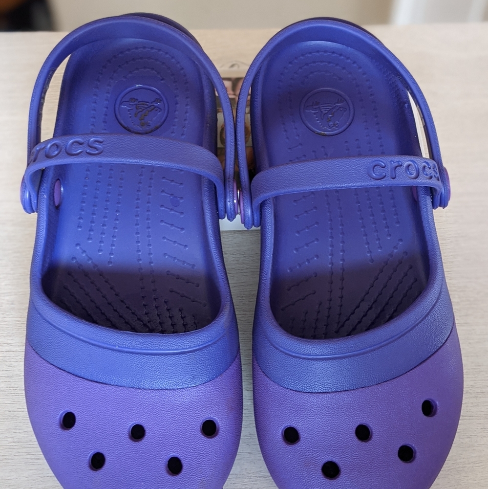 Girls Crocs J2